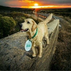 Country Artists Golden Retriever Dog Figurine Sculpture Beige Brown Dog